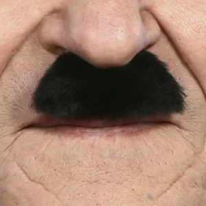 La moustache noire de chaplin